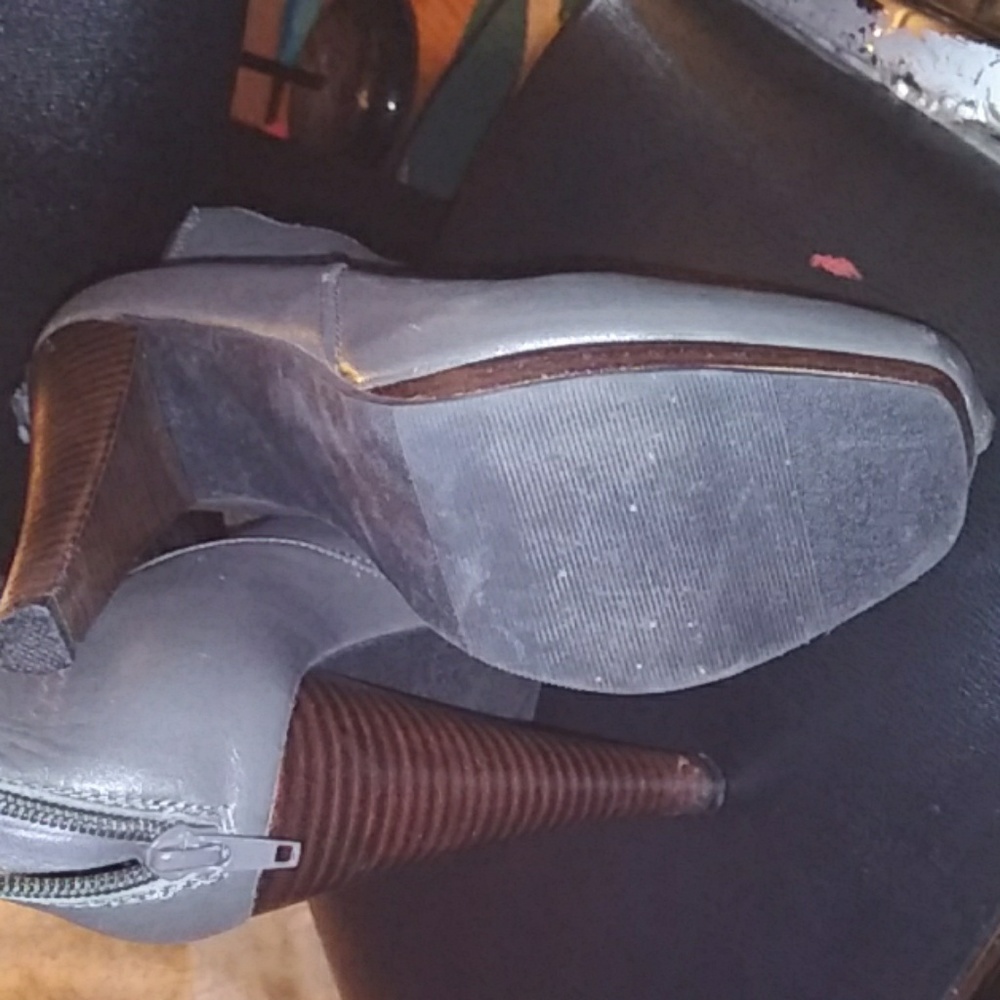 Shoes - Picture 4 of 5